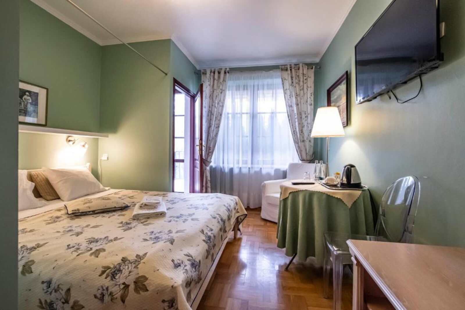 Classic Double Room